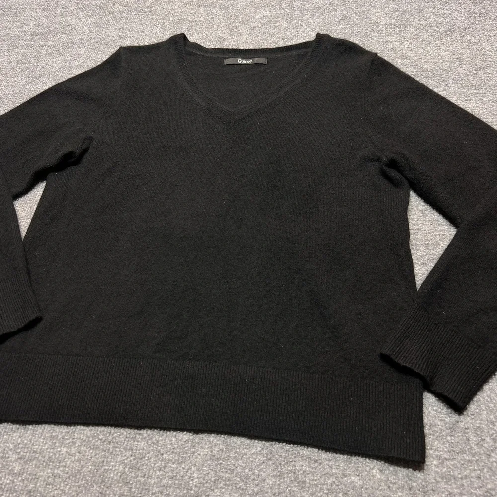 Quince Sweater Womens Medium Black 100% Cashmere V Neck Knit Pullover Top - Picture 2 of 13